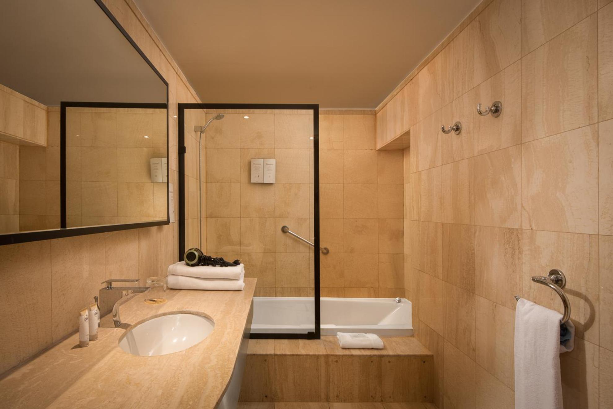Boulevard Ferrat Hotel